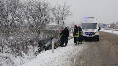 Kastamonu'da kar yağışı kazaya neden oldu: Yan yatan otomobilde 4 yaralı