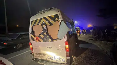 Eskişehir'de servis minibüsü ile tır çarpıştı: 9 yaralı