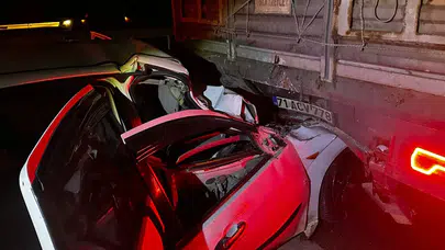 Çorum’da feci kaza: Tıra çarpan otomobilde 1 ölü