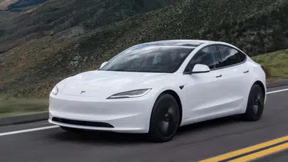 Tesla'da kapı krizi: 180 bin araç incelenecek!