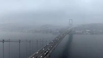 İstanbul Boğazı’nda sis alarmı: Gemi trafiği durduruldu