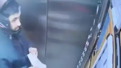 Ümraniye’de Atatürk’ün portresini yerinden çıkararak tüküren kurye gözaltına alındı