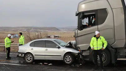 Otomobil ile tır kafa kafaya çarpıştı! 1 ölü, 3 yaralı