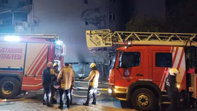 Sultanbeyli'de kaporta dükkanında yangın: 4 araç hurdaya döndü