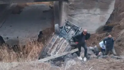 Sivas'ta otomobil, köprünün altına düştü: 1 ölü, 2 yaralı