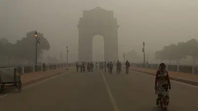 Hindistan'da yoğun sis nedeniyle uçuşlar iptal edildi!
