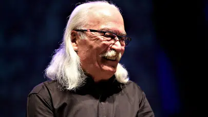 Ünlü sanatçı Cahit Berkay kaza geçirdi!