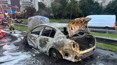 Şişli'de otomobil yangını trafiği kilitledi!
