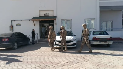 Polis memuru havaya ateş açtı, kendini eve kilitledi!
