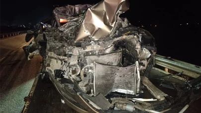 Afyonkarahisar'da otomobil kamyona çarptı! 1 ağır yaralı