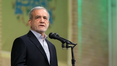 İran Cumhurbaşkanı Pezeşkiyan, Tebriz'de Türkçe şiir okurken uyarıldı