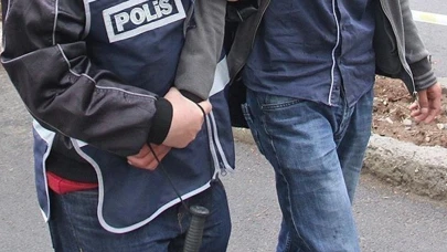 Eşini ve küçük kayınbiraderini bıçakladı, intihar etmeye kalktı!