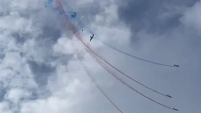 Fransa'da gösteri provası yapan iki jet havada çarpıştı