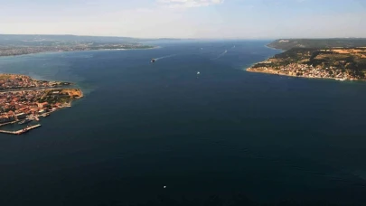 Çanakkale Boğazı'nda konteyner gemisi arızalandı: Gemi güvenli bölgeye çekildi