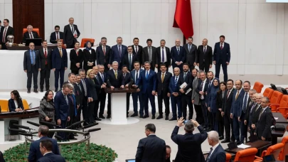Emekli bayram ikramiyesi ve doğum yardımı düzenlemelerini içeren kanun teklifi yasalaştı!