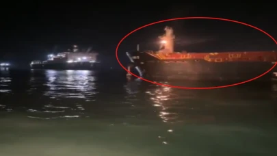 İstanbul'da yük gemisi karaya oturdu