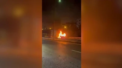 Üsküdar’da seyir halindeki otomobil alev aldı