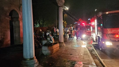 Beyoğlu'nda tarihi camide yangın!