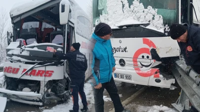 Sivas'ta 2 yolcu otobüsü çarpıştı: 6 yaralı!