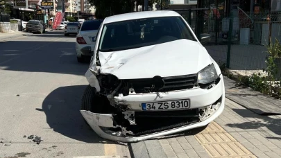 Kaza yapan motosiklet sürücüsü havada takla attı!