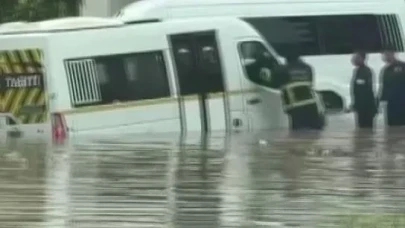 Adana'yı sağanak vurdu!