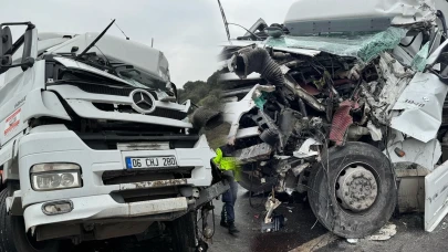 Anadolu Otoyolu'nda zincirleme kaza: 4 tır birbirine girdi!