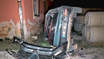 Aksaray’da kontrolden çıkan otomobil müstakil eve çarptı: 1 yaralı