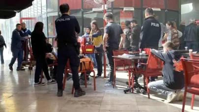 AVM'de korkutan yangın