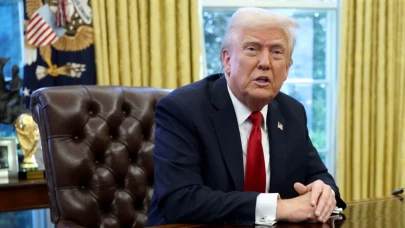 Trump, ABD’de üretilmeyen tüm otomobillere %25 tarife uygulayacak