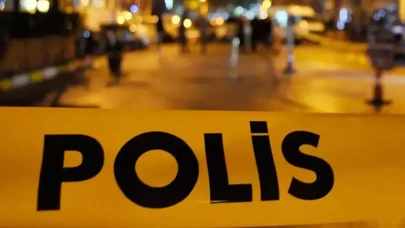 İzmir’de taksi sürücüsüne silahlı gasp: Dehşet anları kamerada