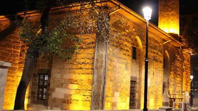 Gaziantep'teki 5 asırlık Alaybey Camisi deprem sonrası yeniden ibadete açıldı