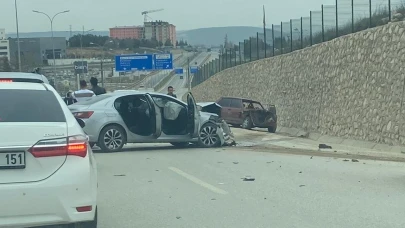 Bilecik'te iki otomobil çarpıştı! 4 yaralı