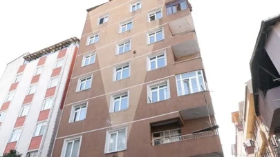 Tahliye edilen binanın mührünü söküp oturdular