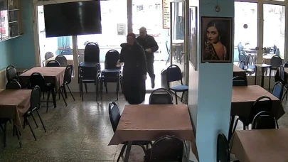 Kahve içip gittiler, helallik notu ve 100 lira bıraktılar