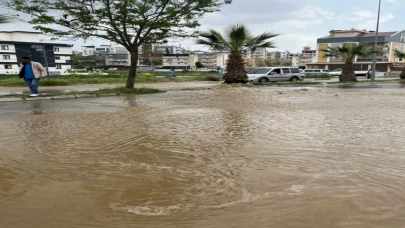 Aydın'da toprak kayması trafiği felç etti