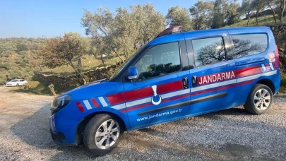 Uçuruma yuvarlanan traktörün altında can verdi!