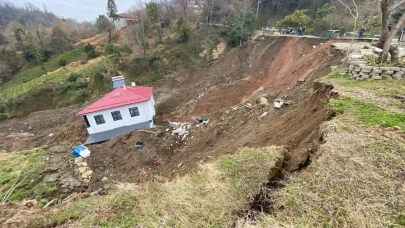 2 katlı ev 50 metre sürüklendi