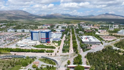 Konya Selçuk Üniversitesi öğrencilerinden 'Ekrem İmamoğlu' eylemi