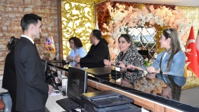 Tatillerini Van'da geçiren İranlı turistler ekonomik hareketliliği artırdı