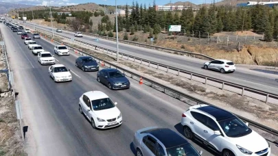 43 ilin geçiş güzergahında bayram günü yoğun trafik!