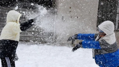 Erzincan'ı kar vurdu, okullar tatil edildi!