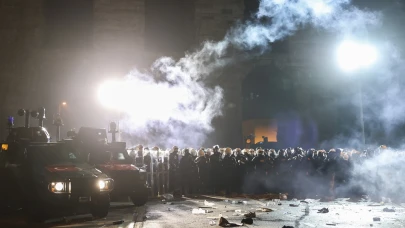 İstanbul’da İBB soruşturmasını protesto eden gruba polis müdahalesi