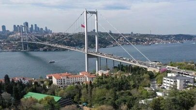 İstanbul Boğazı'nda gemi trafiği askıya alındı