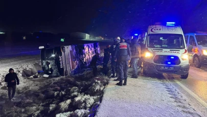 Aksaray'da yolcu otobüsü devrildi: 20 yaralı