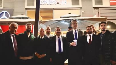 Bakan Bayraktar, EspressoLab'de kahve içerek boykot çağrısına yanıt verdi