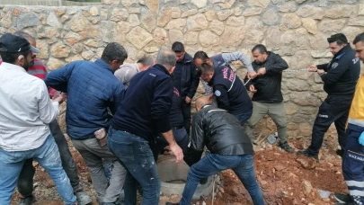 Bodrum'da 4 metrelik kuyuya düşen işçiyi itfaiye kurtardı