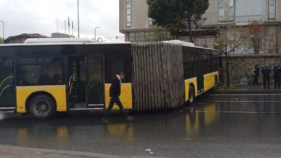 Başakşehir'de İETT otobüsü duvara çarptı