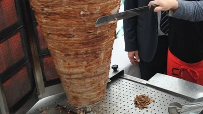 Tavuk döner yiyen 52 kişi hastanelik oldu!
