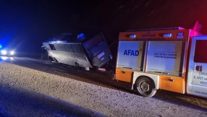 Çorum’da tur otobüsü kaza yaptı: 23 kişi yaralandı