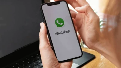 WhatsApp'a yeni özellik! Mesajlara çıkartmalarla tepki mi verilecek?